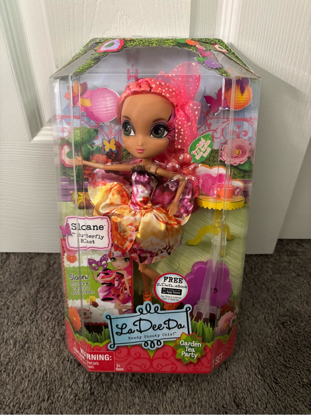 Spin Master La Dee Da Sloane Garden Tea Party Doll Playset 10in 5pc Unopened Box
